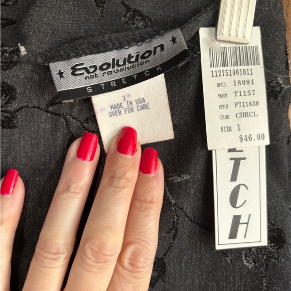 NWT Evolution sz1 black with velvet floral details and sm side slit on bottom - Picture 5 of 9